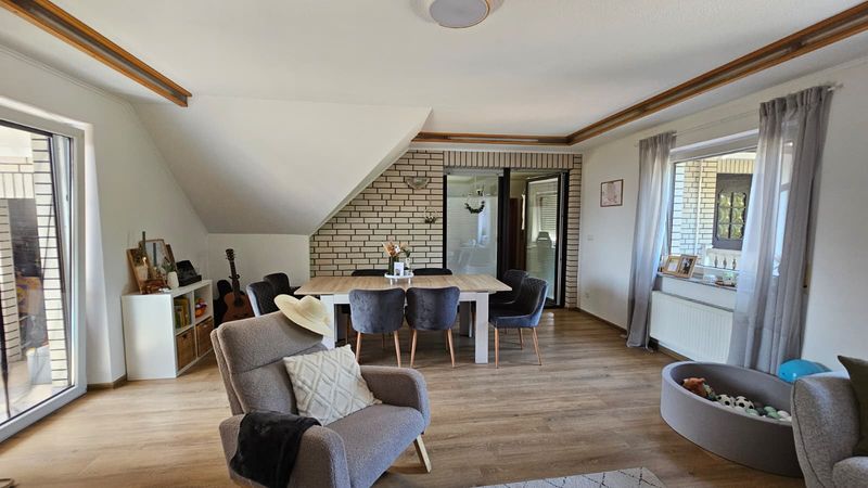 🏠 Lichtdurchfluteter Wohntraum mit Balkon & EBK in Porta – Perfekt für Paare & Homeoffice